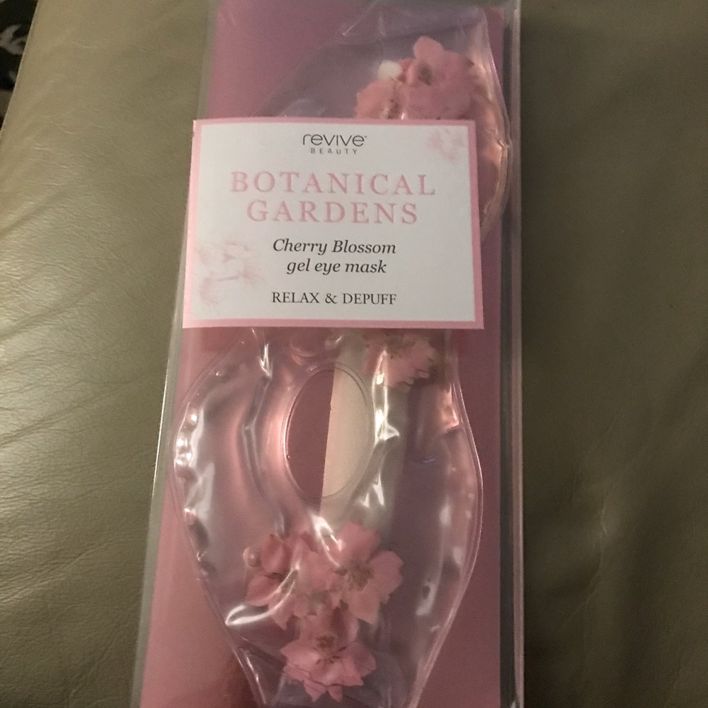 NIB! Revive Beauty Botanical Gardens cherry blossom gel eye mask
